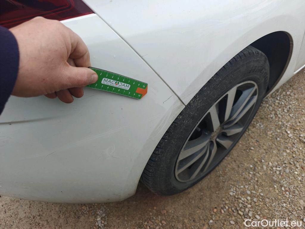  Peugeot  308 PEUGEOT  / 2017 / 5P / berlina con portón 5p Style BlueHDi 130 S&S #10