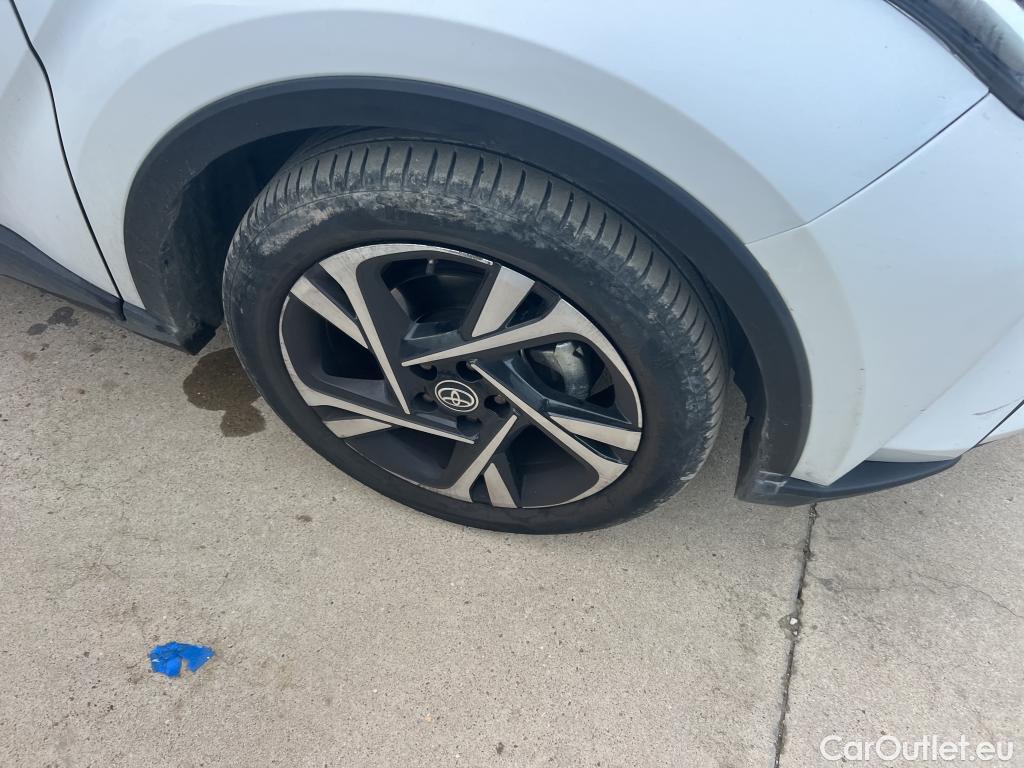  Toyota  C-HR TOYOTA  / 2019 / 5P / todoterreno 2.0 180H Advance #4