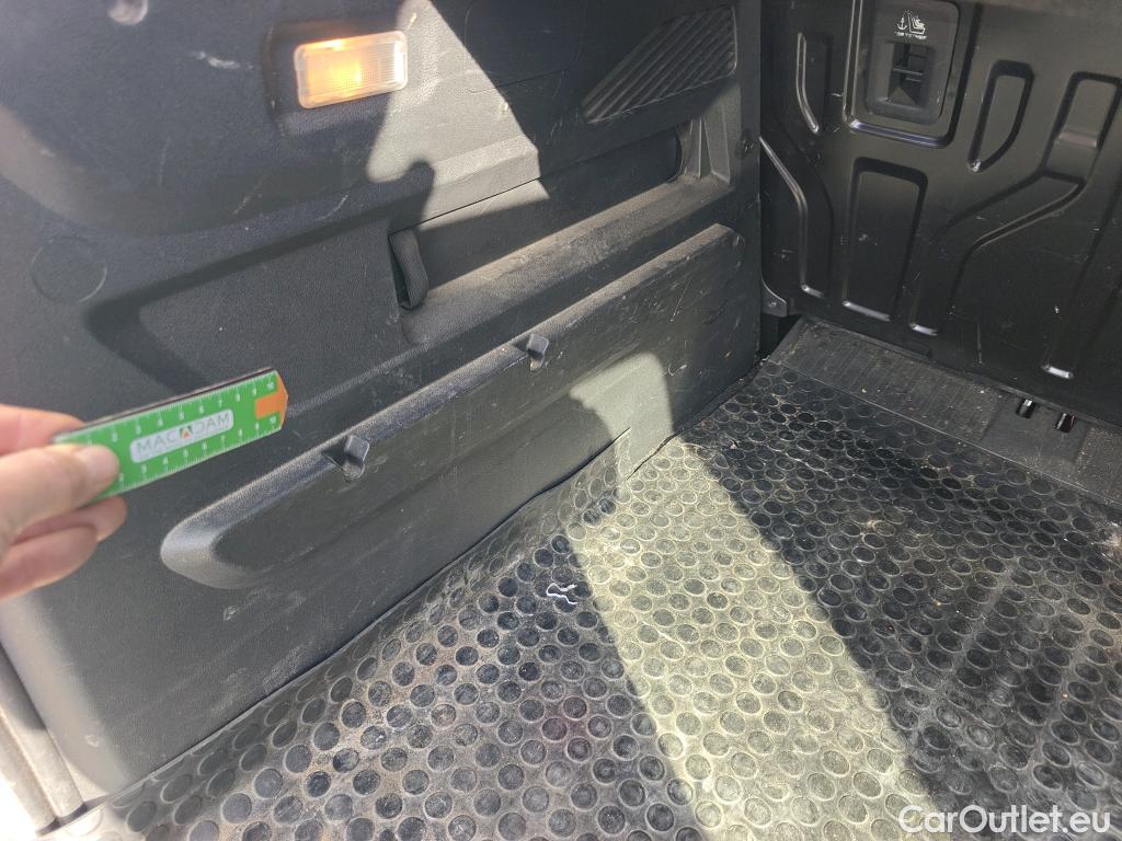  Citroen  Berlingo CITROEN  / 2018 / 4P / combi Talla M BlueHDi 100 LIVE (AC) #34