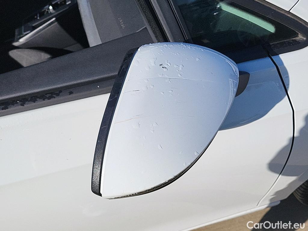  Volkswagen  Golf  VOLKSWAGEN / 2020 / 5P / berlina con portón Life 1.0 eTSI 81kW (110CV) DSG #16