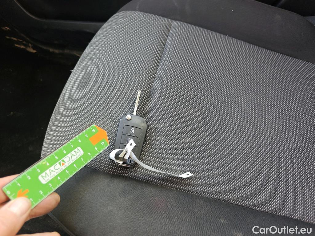  Citroen  Berlingo CITROEN  / 2018 / 4P / combi Talla M BlueHDi 100 LIVE (AC) #1