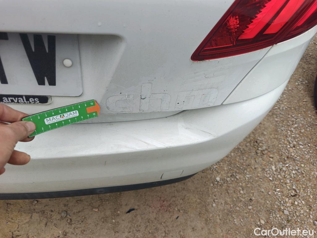  Peugeot  308 PEUGEOT  / 2017 / 5P / berlina con portón 5p Style BlueHDi 130 S&S #13