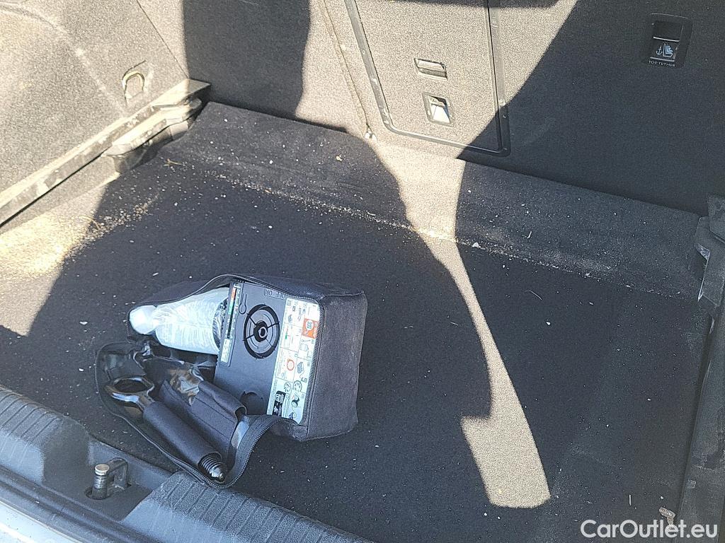  Volkswagen  Golf  VOLKSWAGEN / 2020 / 5P / berlina con portón Life 1.0 eTSI 81kW (110CV) DSG #18