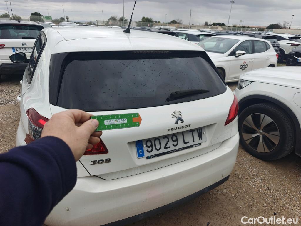  Peugeot  308 PEUGEOT  / 2017 / 5P / berlina con portón 5p Style BlueHDi 130 S&S #12