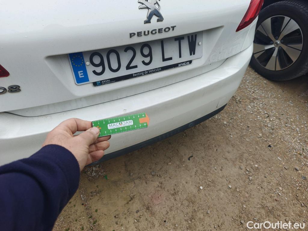  Peugeot  308 PEUGEOT  / 2017 / 5P / berlina con portón 5p Style BlueHDi 130 S&S #8