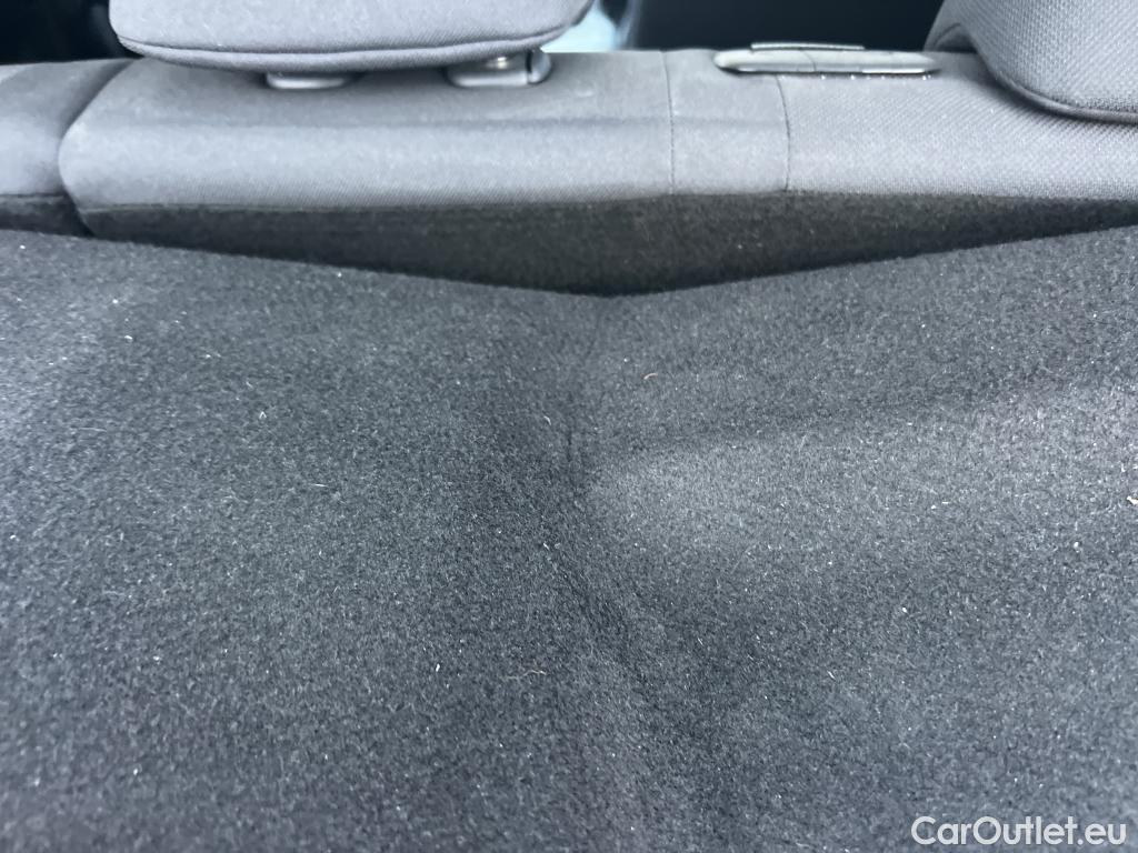  Toyota  C-HR TOYOTA  / 2019 / 5P / todoterreno 2.0 180H Advance #2