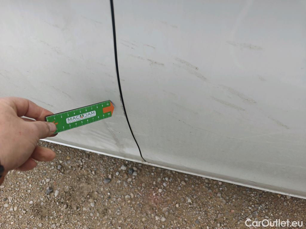  Peugeot  308 PEUGEOT  / 2017 / 5P / berlina con portón 5p Style BlueHDi 130 S&S #4