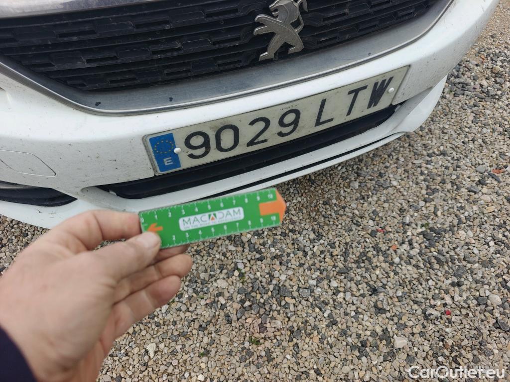  Peugeot  308 PEUGEOT  / 2017 / 5P / berlina con portón 5p Style BlueHDi 130 S&S #14