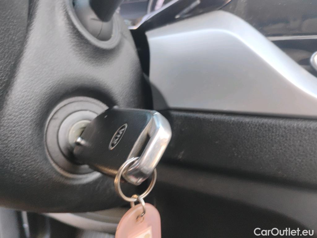  KIA  Niro  Drive 1.6 AT6 E6dT #1