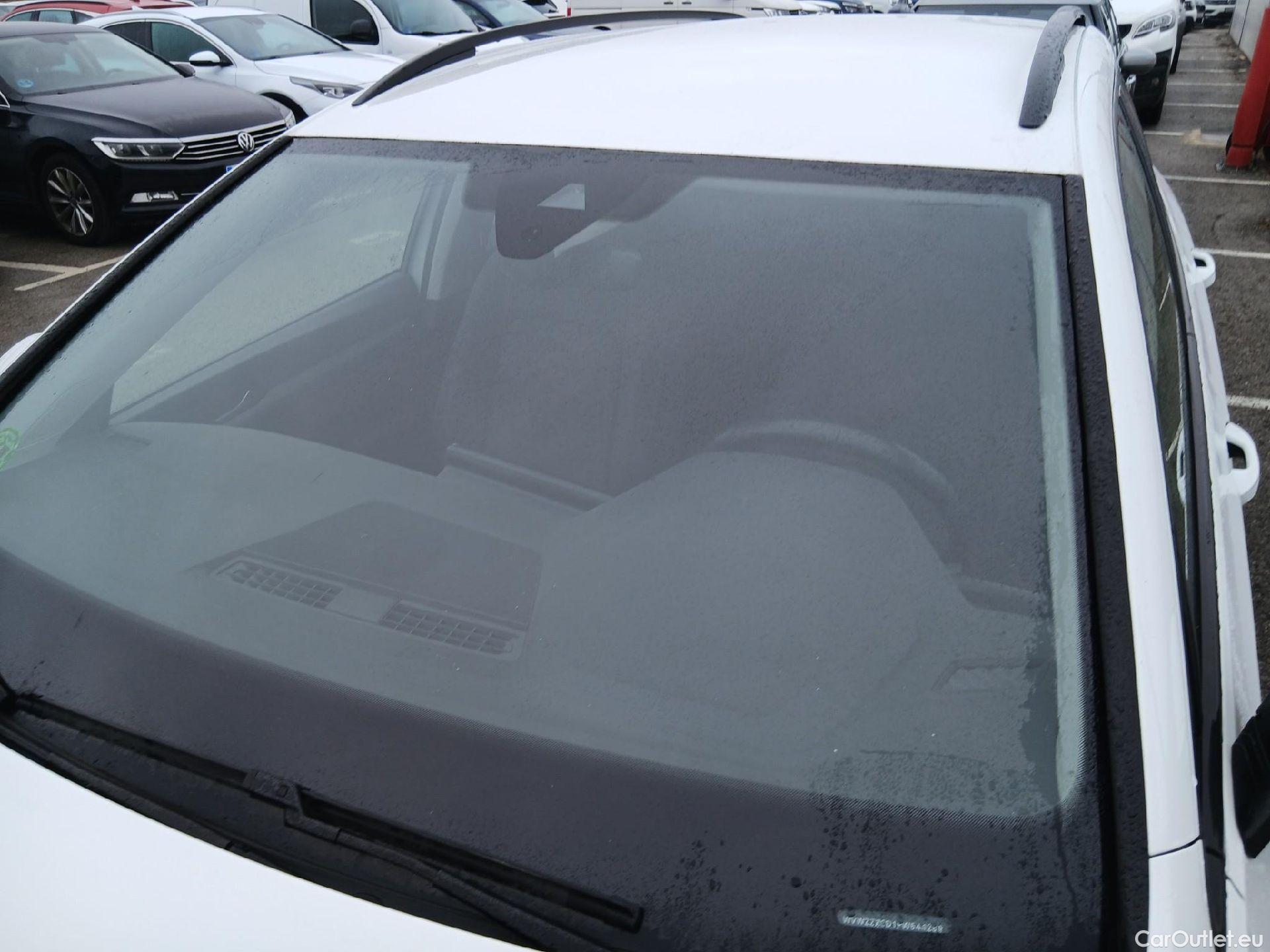  Volkswagen  Golf  VOLKSWAGEN / 2020 / 5P / familiar Life 2.0 TDI 85kW (115CV) Variant #6