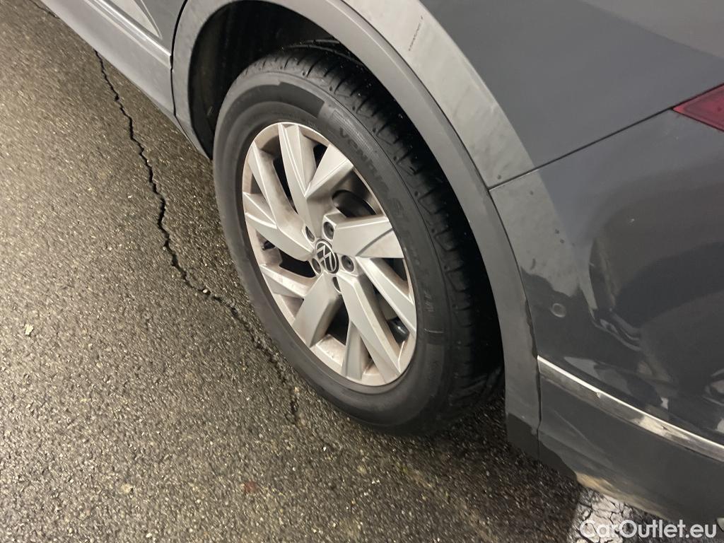  Volkswagen  Tiguan VOLKSWAGEN  / 2020 / 5P / SUV 1.4 eHybrid 245 DSG6 Elegance #11