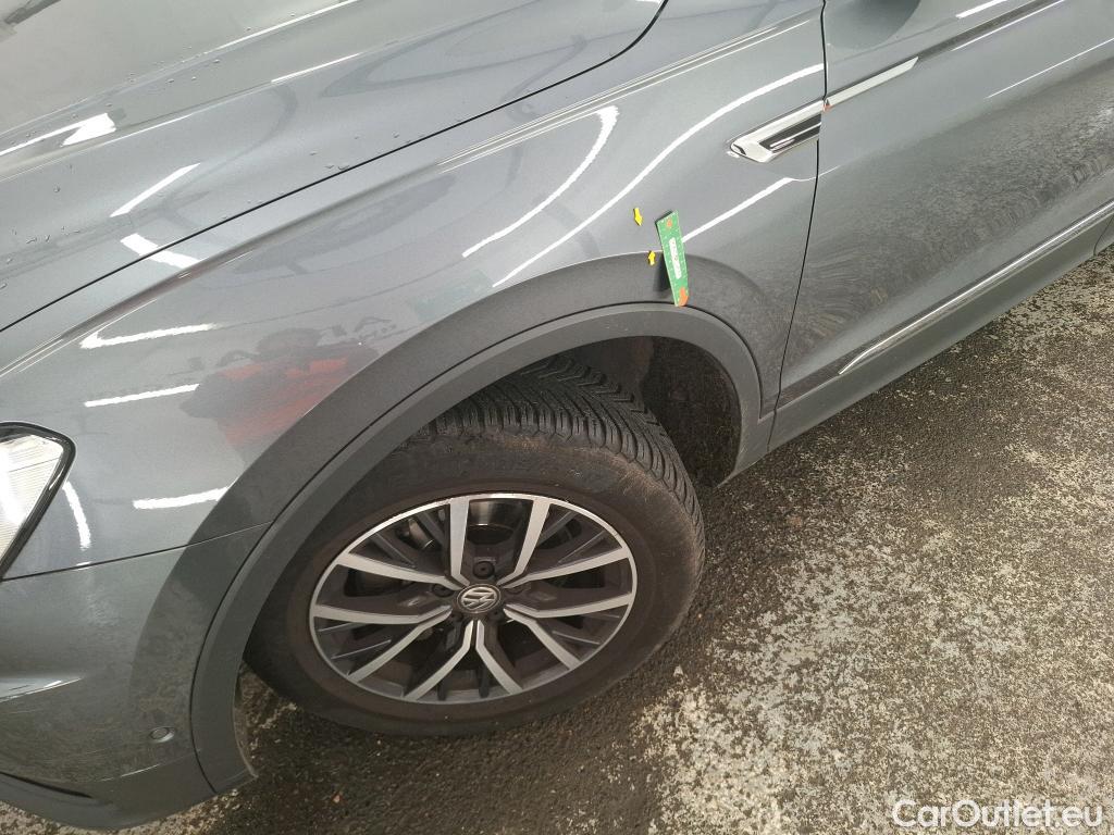  Volkswagen  Tiguan VOLKSWAGEN  Allspace / 2017 / 5P / SUV 2.0 TDI 150 DSG7 Confortline Business #40