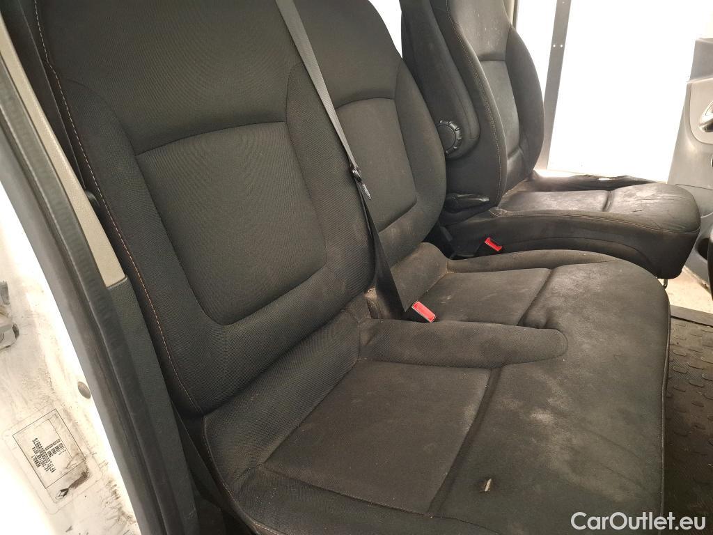  Renault  Trafic RENAULT  VU 4p Fourgon CA CF L2H1 1200 dCi 95 E6 #79