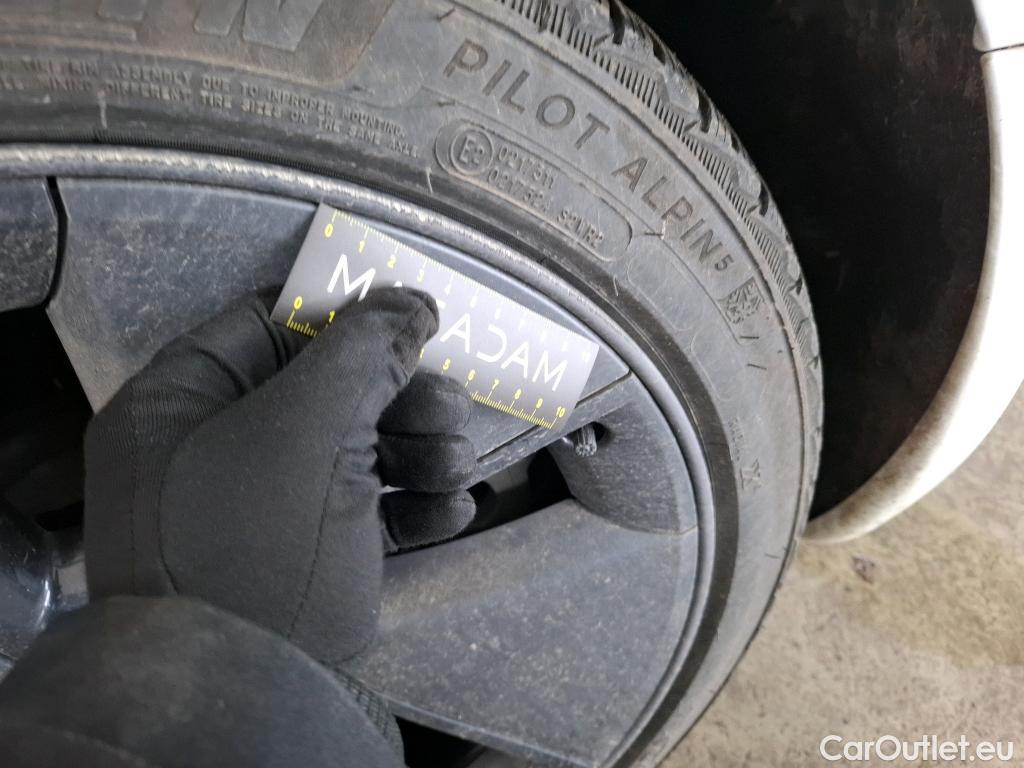  Tesla  Model 3 TESLA  / 2018 / 4P / Berline Grande Autonomie #17