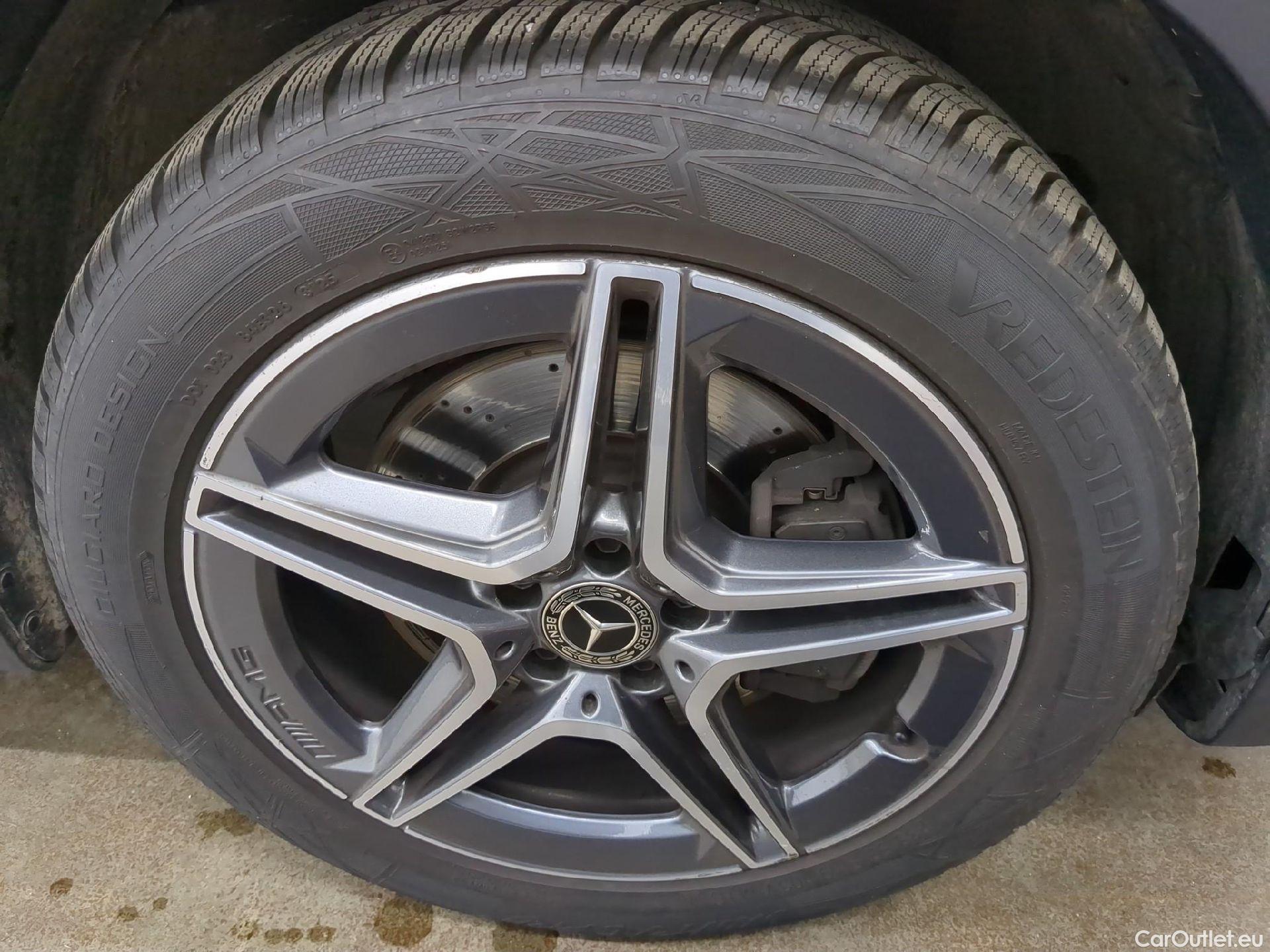  Mercedes  GLB MERCEDES-BENZ  / 2019 / 5P / SUV  220 d AMG Line 4Matic #2