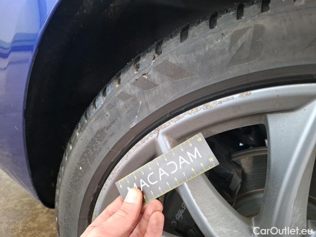  Alfa Romeo  Giulietta ALFA ROMEO Giulia / 2016 / 4P / Berline 2.2 160ch AT8 Sprint #30