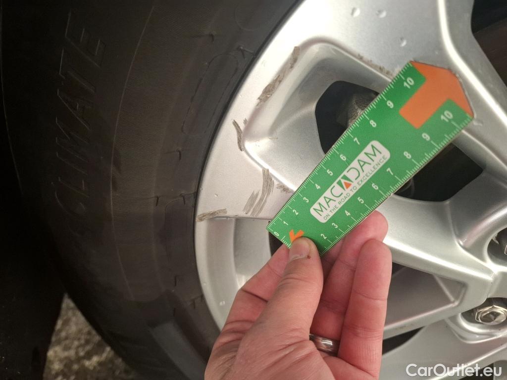  Ford  Kuga FORD  / 2019 / 5P / SUV 2.5 Duratec 190 FHEV Powershift Titanium #18