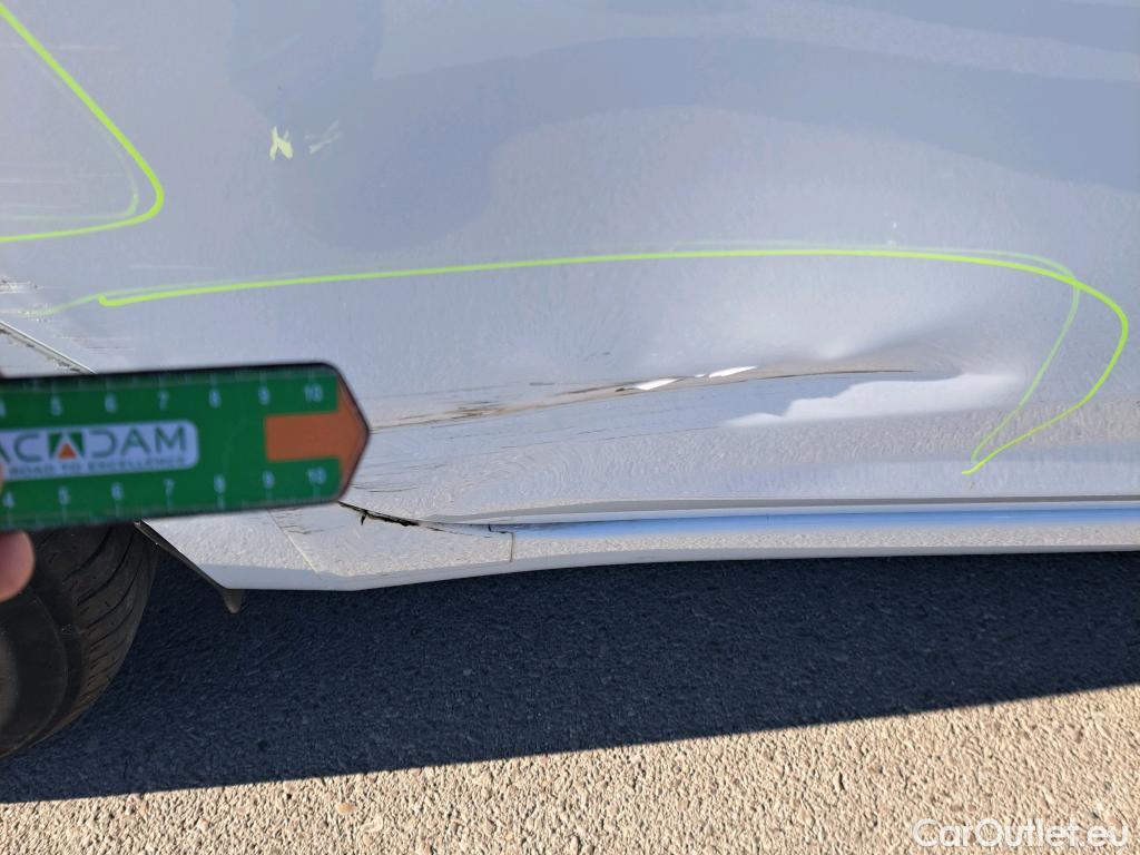  Nissan  Micra NISSAN  / 2017 / 5P / berlina con portón IG-T 68 kW (92 CV) E6D-F Acenta Sprint #5