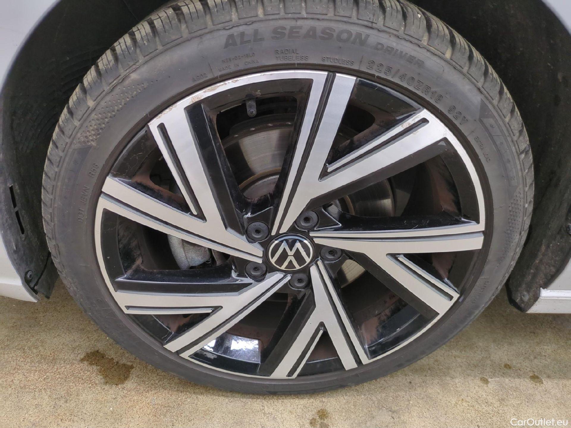  Volkswagen  Golf  VOLKSWAGEN / 2020 / 5P / Berline 1.4 eHybrid OPF 204 DSG6 Style #4