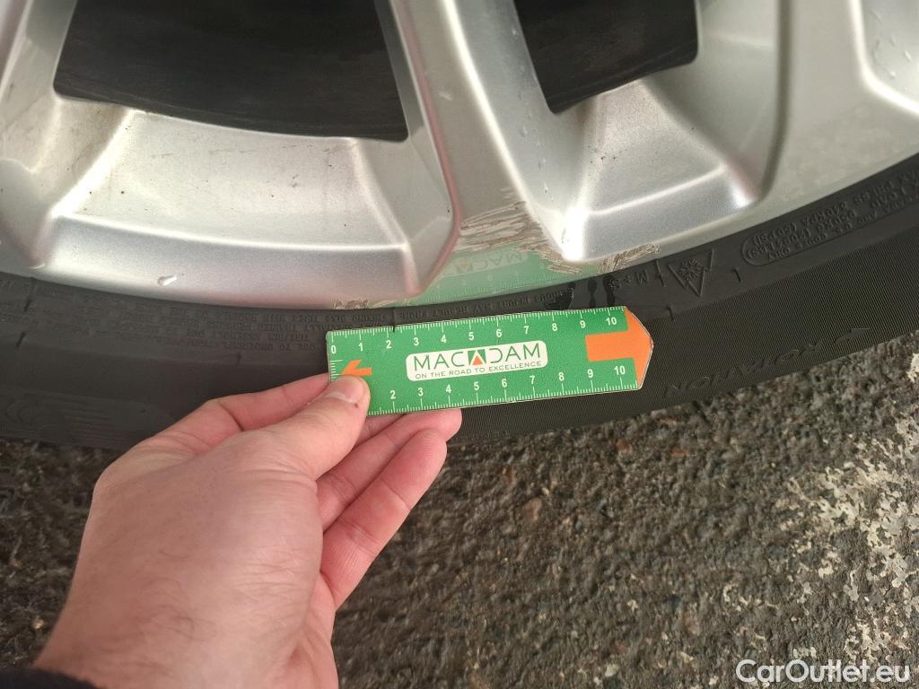  Ford  Kuga FORD  / 2019 / 5P / SUV 2.5 Duratec 190 FHEV Powershift Titanium #17