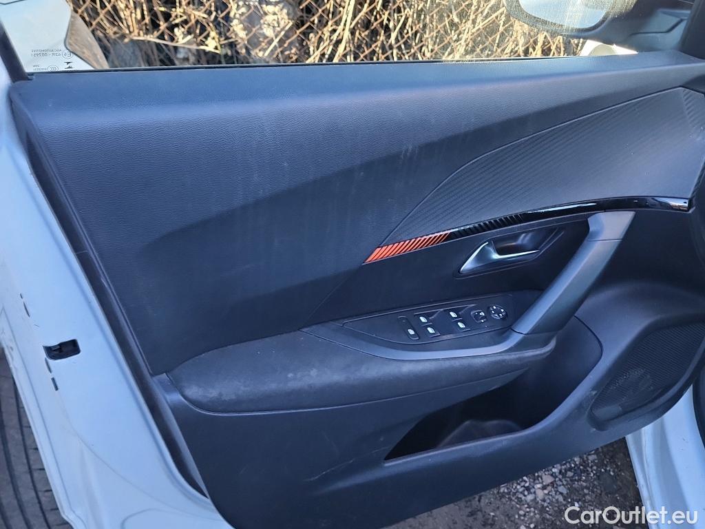  Peugeot  2008 PEUGEOT  / 2019 / 5P / todoterreno Active Pack Puretech 100 S&S BVM6 #17