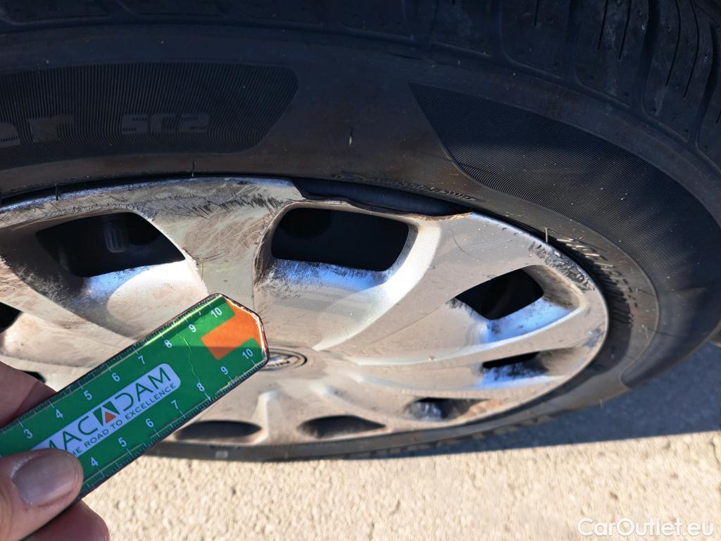  Nissan  Micra NISSAN  / 2017 / 5P / berlina con portón IG-T 68 kW (92 CV) E6D-F Acenta Sprint #33