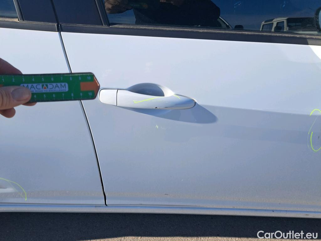  Nissan  Micra NISSAN  / 2017 / 5P / berlina con portón IG-T 68 kW (92 CV) E6D-F Acenta Sprint #41