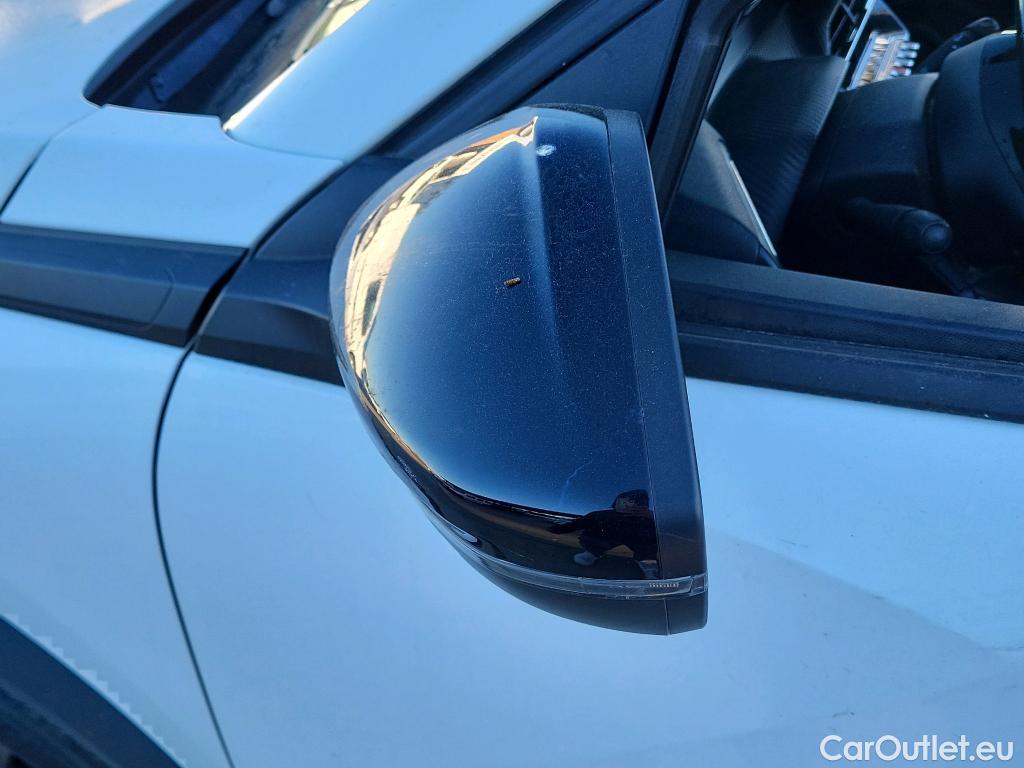  Peugeot  2008 PEUGEOT  / 2019 / 5P / todoterreno Active Pack Puretech 100 S&S BVM6 #39