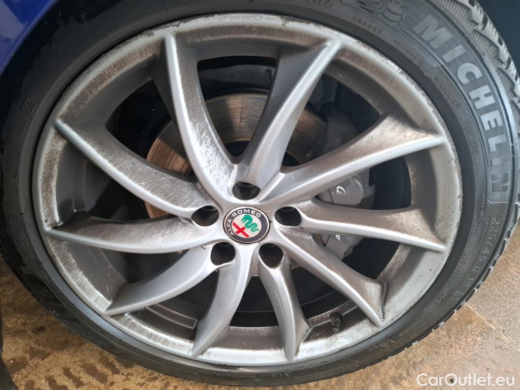  Alfa Romeo  Giulietta ALFA ROMEO Giulia / 2016 / 4P / Berline 2.2 160ch AT8 Sprint #19