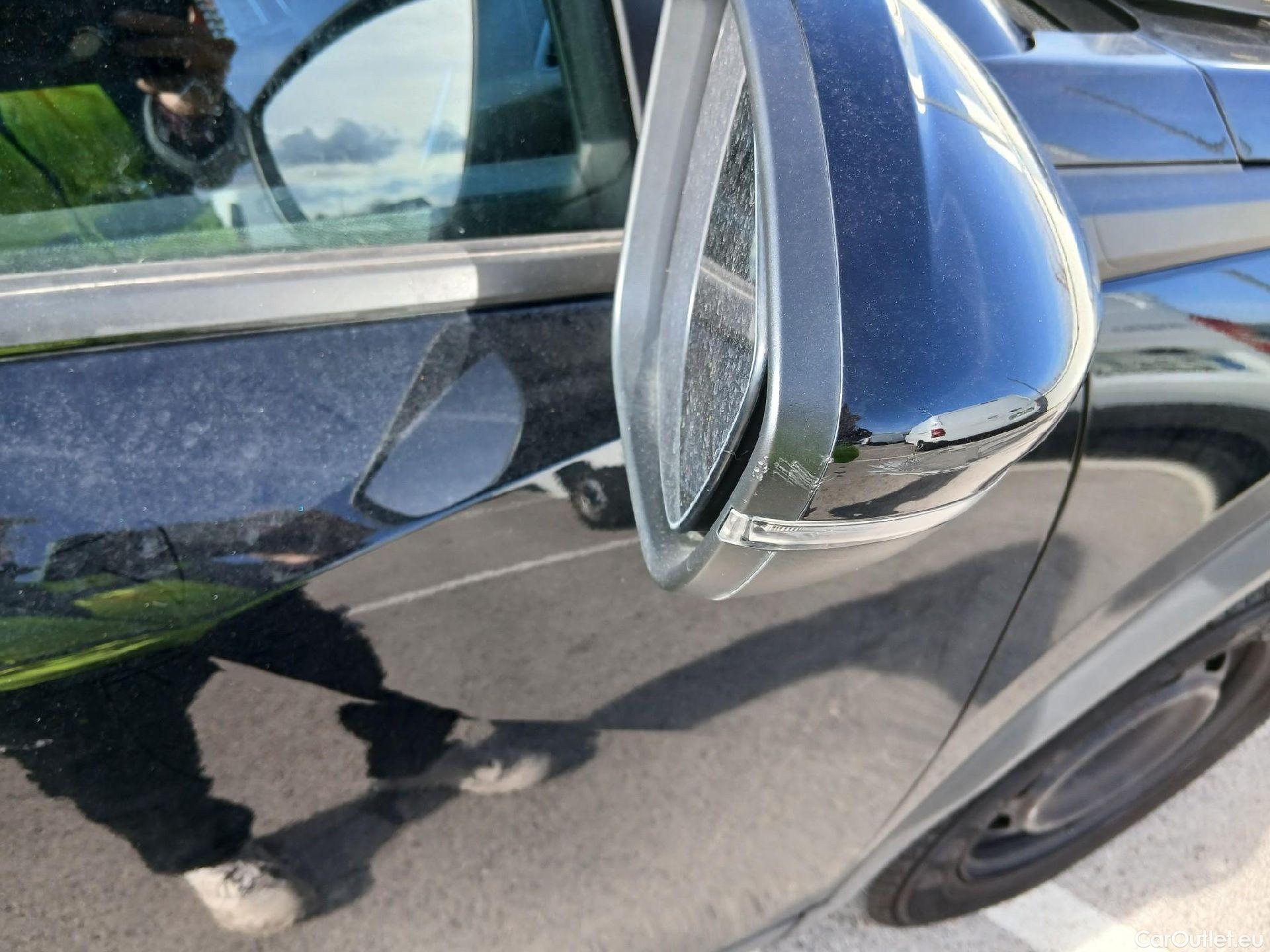  Peugeot  2008 PEUGEOT  / 2019 / 5P / todoterreno Active Puretech 100 S&S BVM6 #39