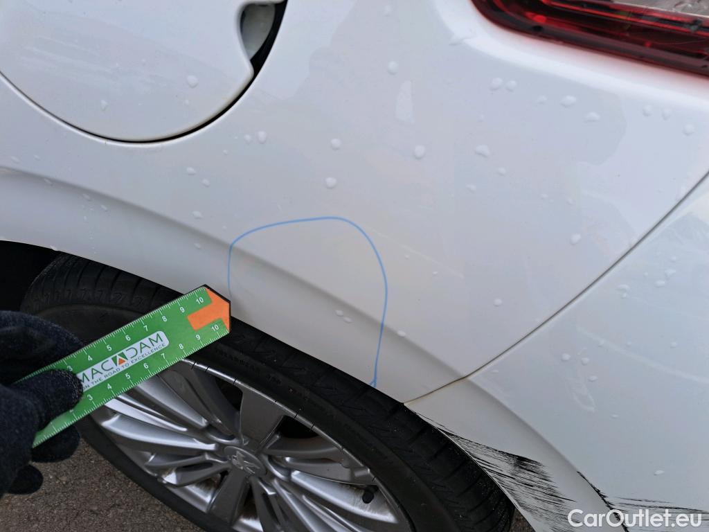  Peugeot  208 PEUGEOT  / 2015 / 5P / berlina con portón 5P Signature 1.2L PureTech 81KW (110CV) (AC) #9