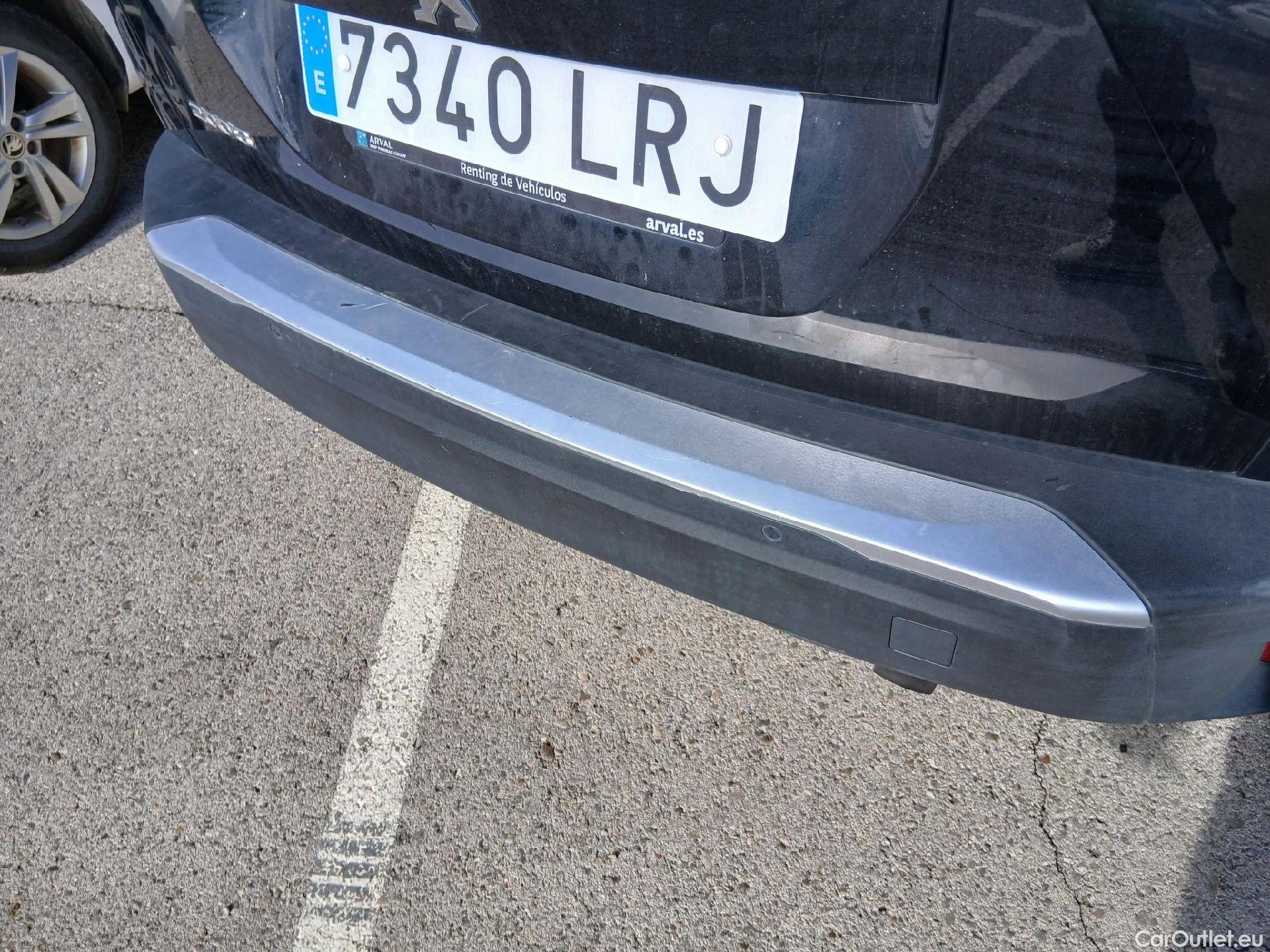  Peugeot  2008 PEUGEOT  / 2019 / 5P / todoterreno Active Puretech 100 S&S BVM6 #23