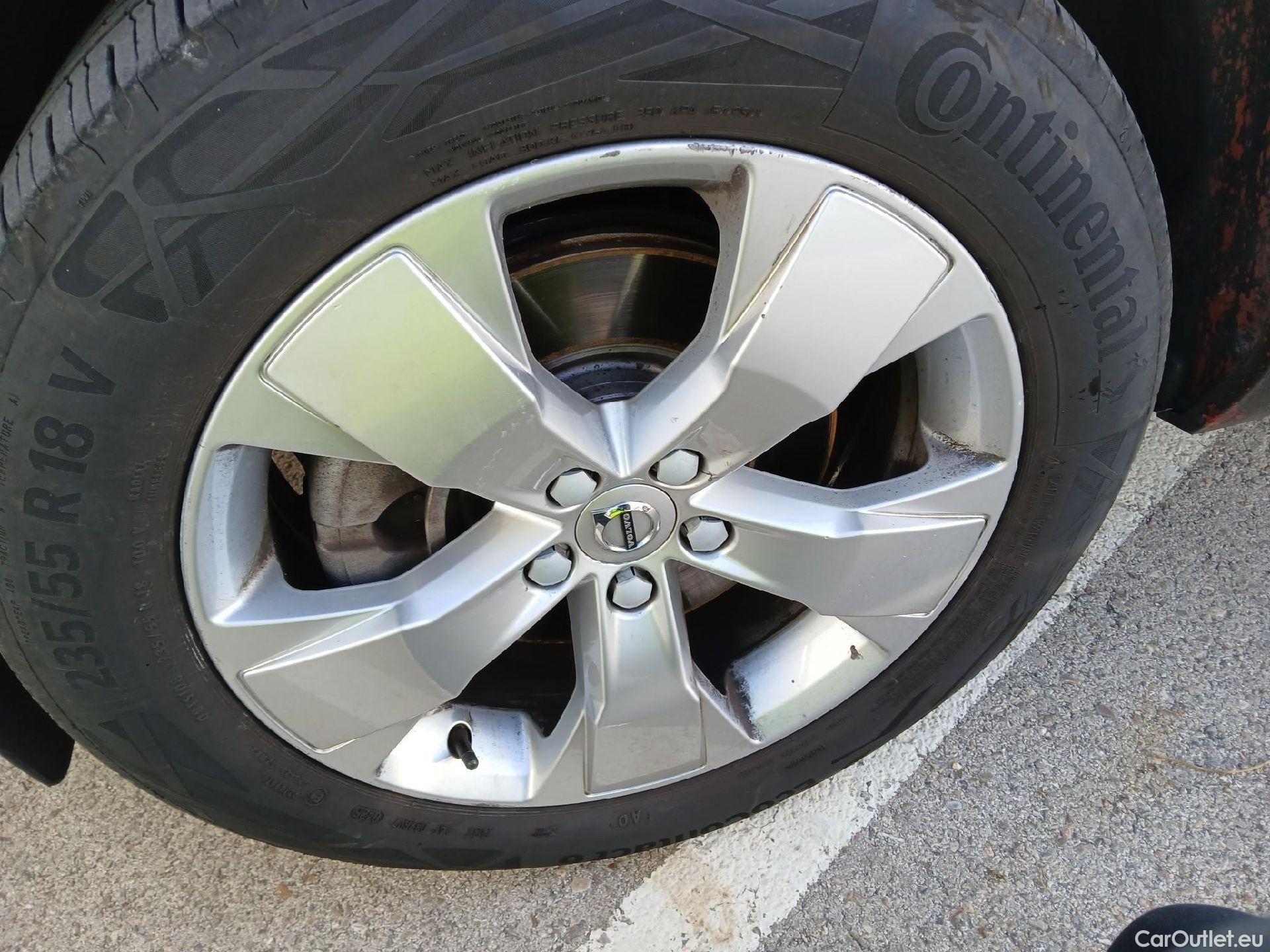  Volvo  XC 40 VOLVO XC40 / 2017 / 5P / todoterreno 2.0 B4 G AWD Momentum Pro Auto #3