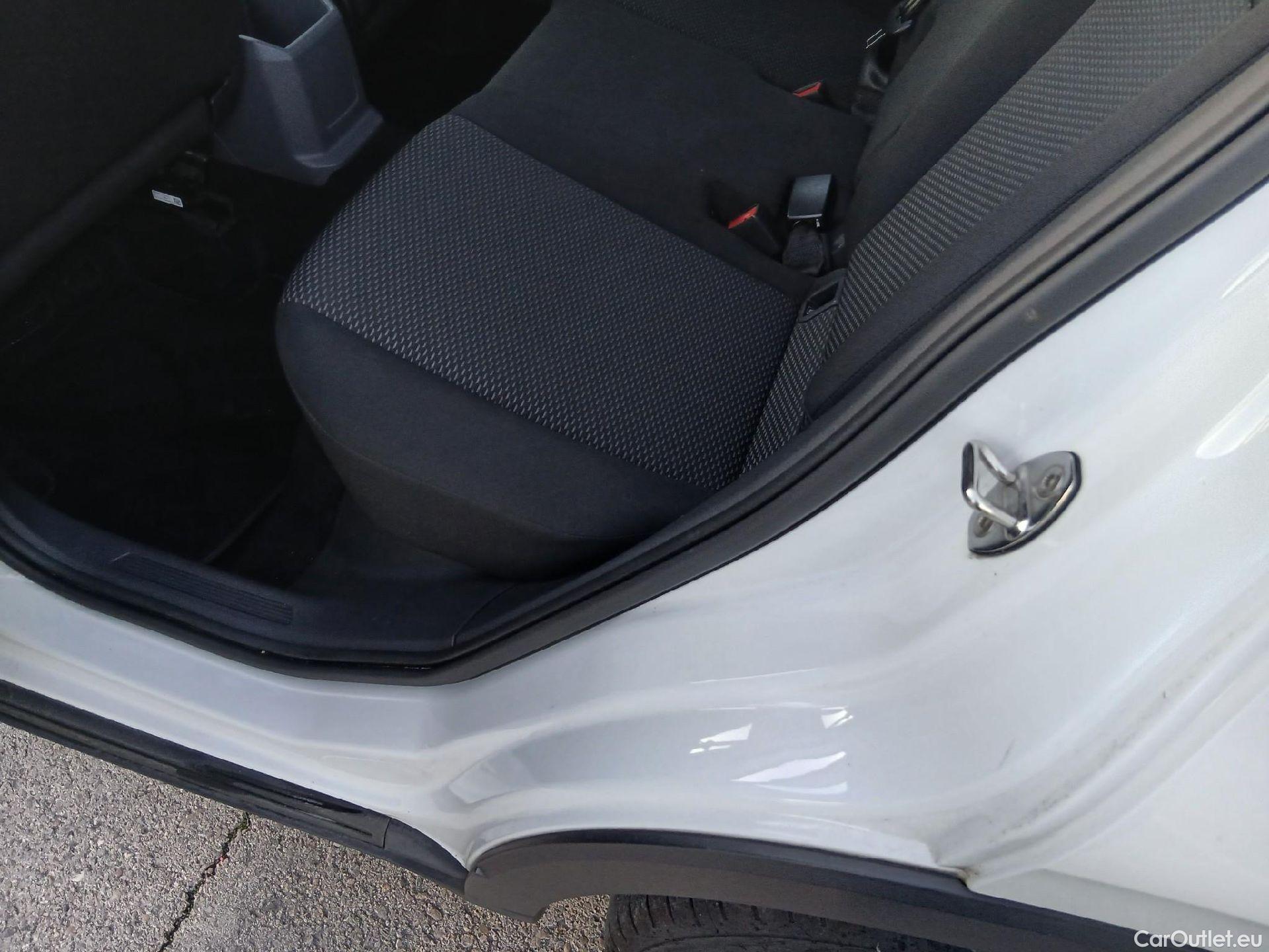  Volkswagen  T-CROSS VOLKSWAGEN  / 2018 / 5P / todoterreno Edition 1.0 TSI 70kW (95CV) #39