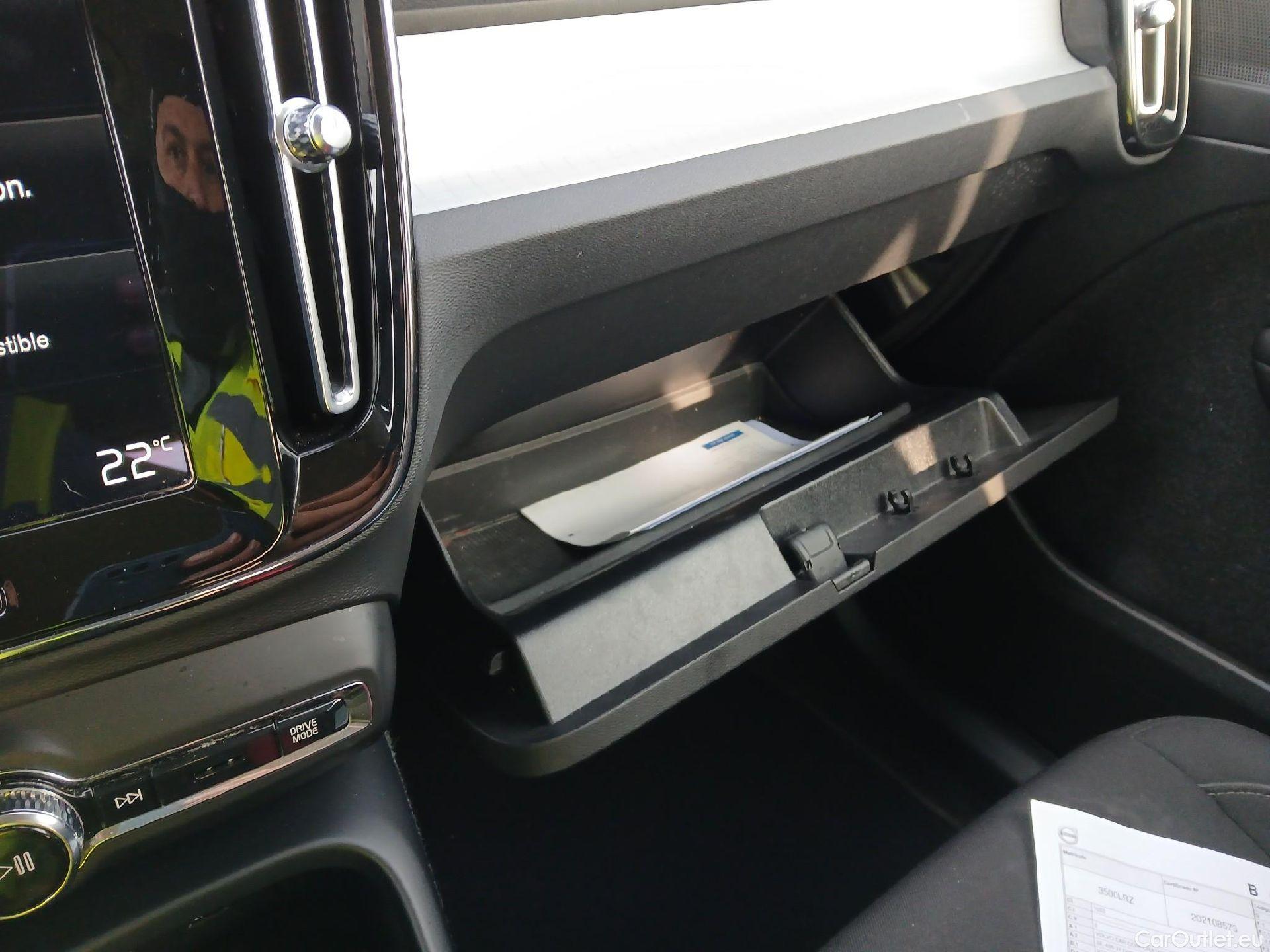  Volvo  XC 40 VOLVO XC40 / 2017 / 5P / todoterreno 2.0 B4 G AWD Momentum Pro Auto #2