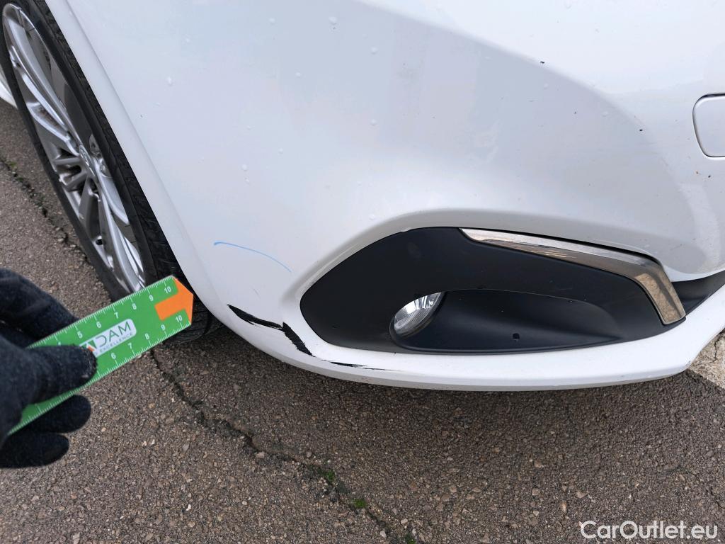  Peugeot  208 PEUGEOT  / 2015 / 5P / berlina con portón 5P Signature 1.2L PureTech 81KW (110CV) (AC) #12