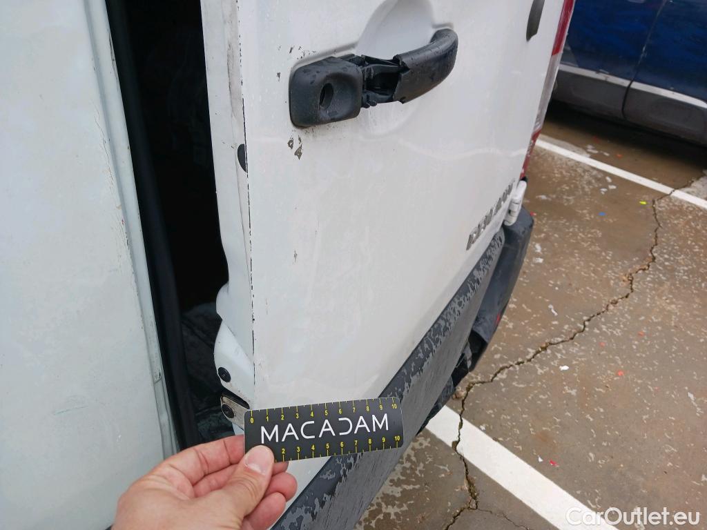  Renault  Master RENAULT TRUCKS UK  VU 4p 3G furgón Red Edition Van FWD 135CV L3H2 #13