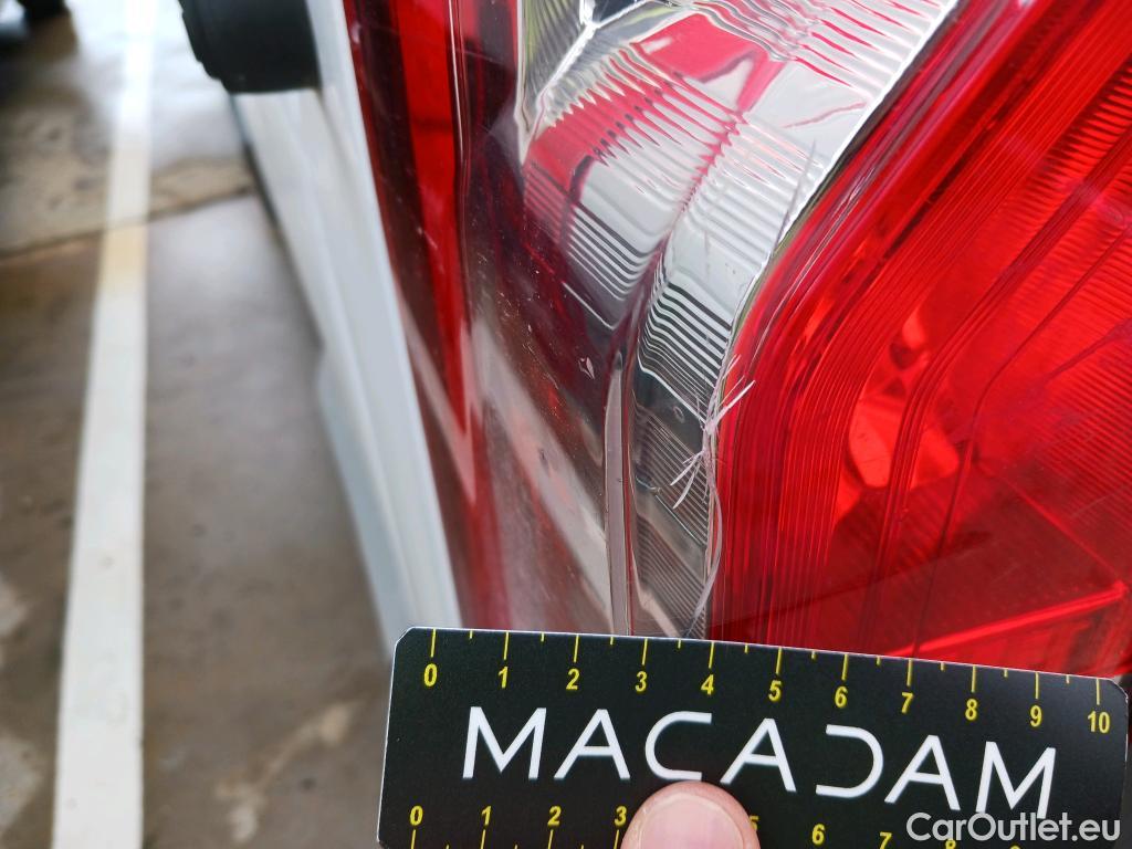  Renault  Master RENAULT TRUCKS UK  VU 4p 3G furgón Red Edition Van FWD 135CV L3H2 #17