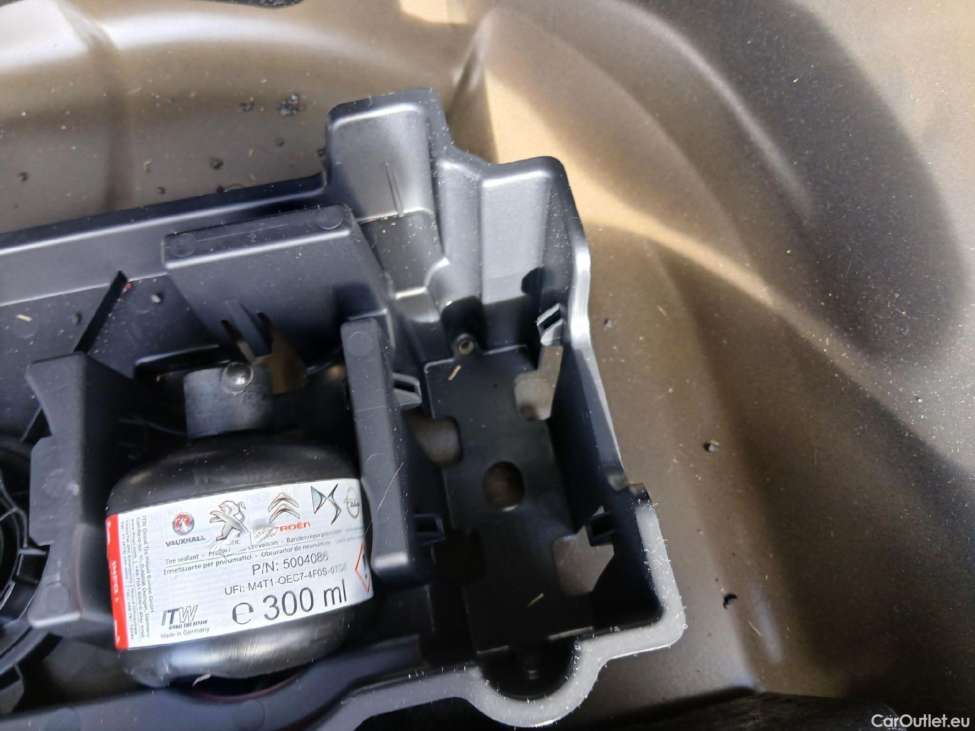  Peugeot  2008 PEUGEOT  / 2019 / 5P / todoterreno Active Puretech 100 S&S BVM6 #1