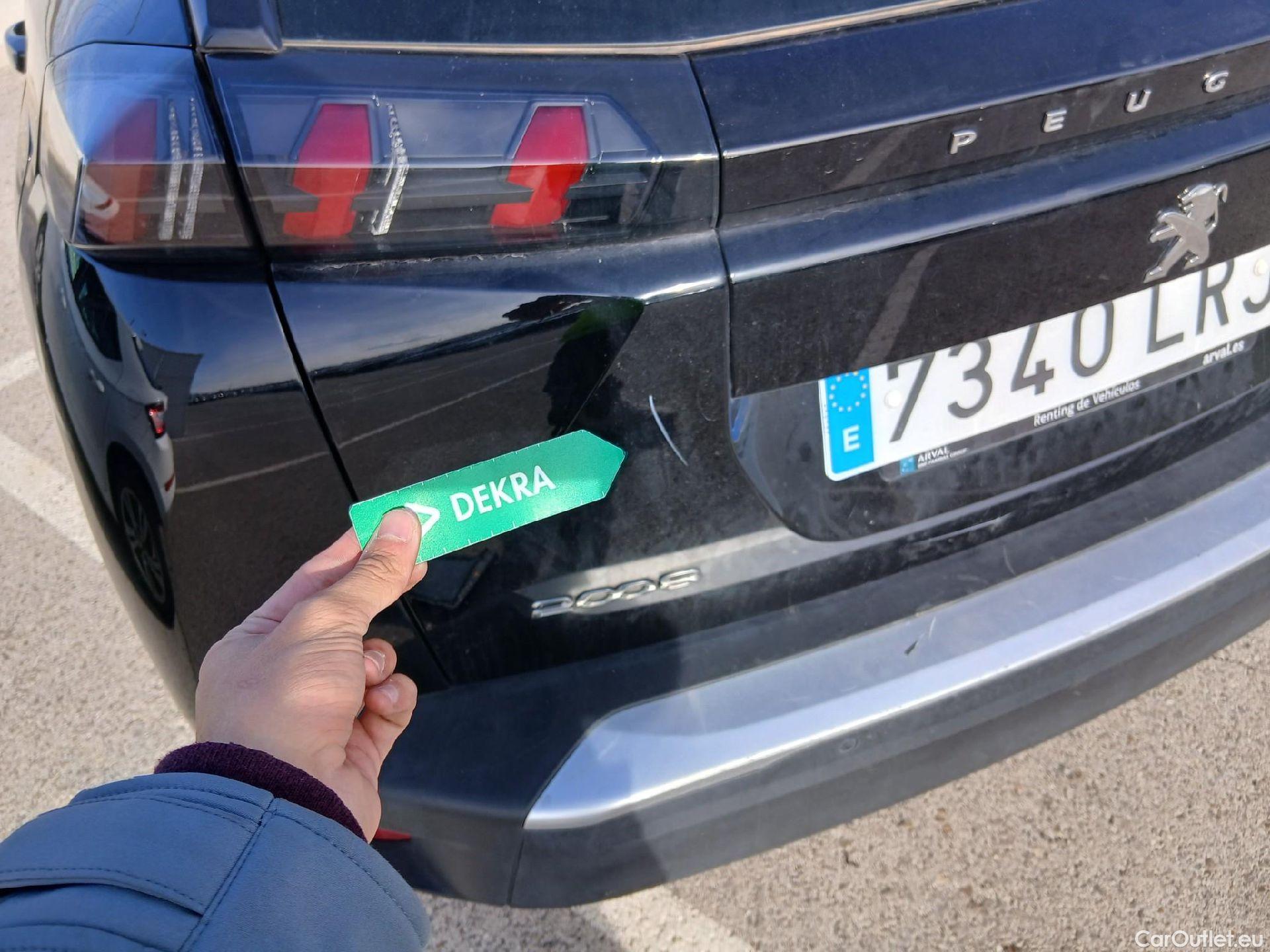  Peugeot  2008 PEUGEOT  / 2019 / 5P / todoterreno Active Puretech 100 S&S BVM6 #25