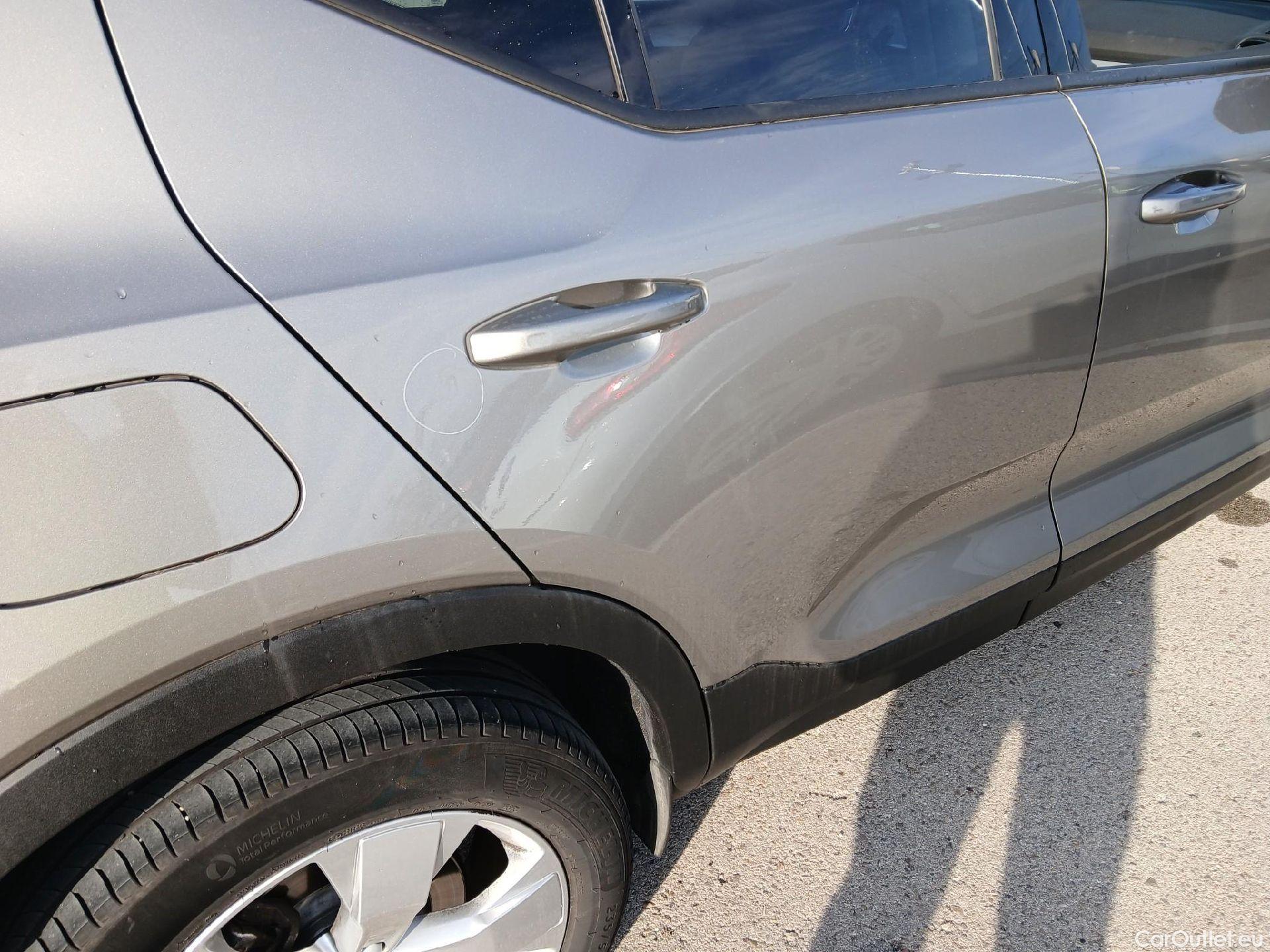  Volvo  XC 40 VOLVO XC40 / 2017 / 5P / todoterreno 2.0 B4 G AWD Momentum Pro Auto #21