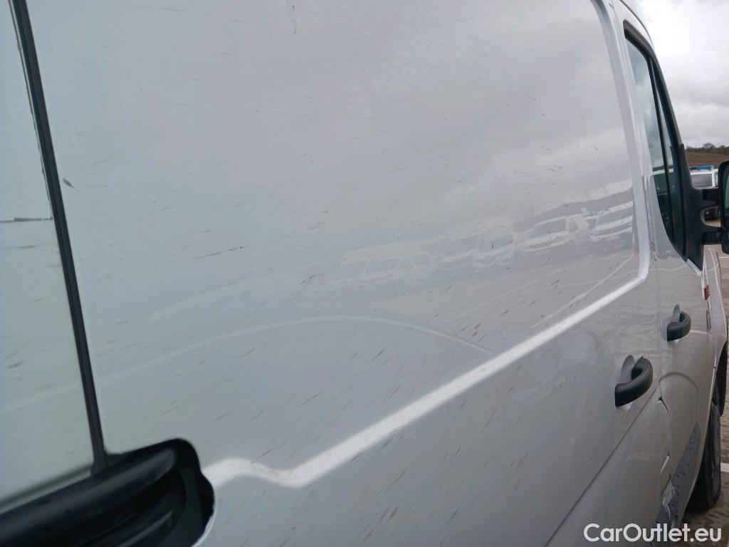  Renault  Master RENAULT TRUCKS UK  VU 4p 3G furgón Red Edition Van FWD 135CV L3H2 #43