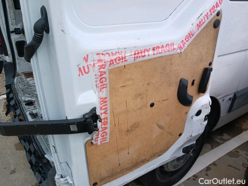  Renault  Master RENAULT TRUCKS UK  VU 4p 3G furgón Red Edition Van FWD 135CV L3H2 #53