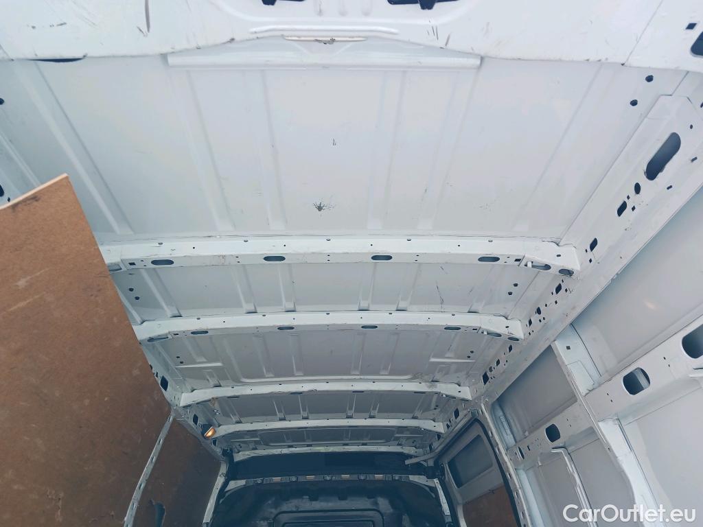  Renault  Master RENAULT TRUCKS UK  VU 4p 3G furgón Red Edition Van FWD 135CV L3H2 #50