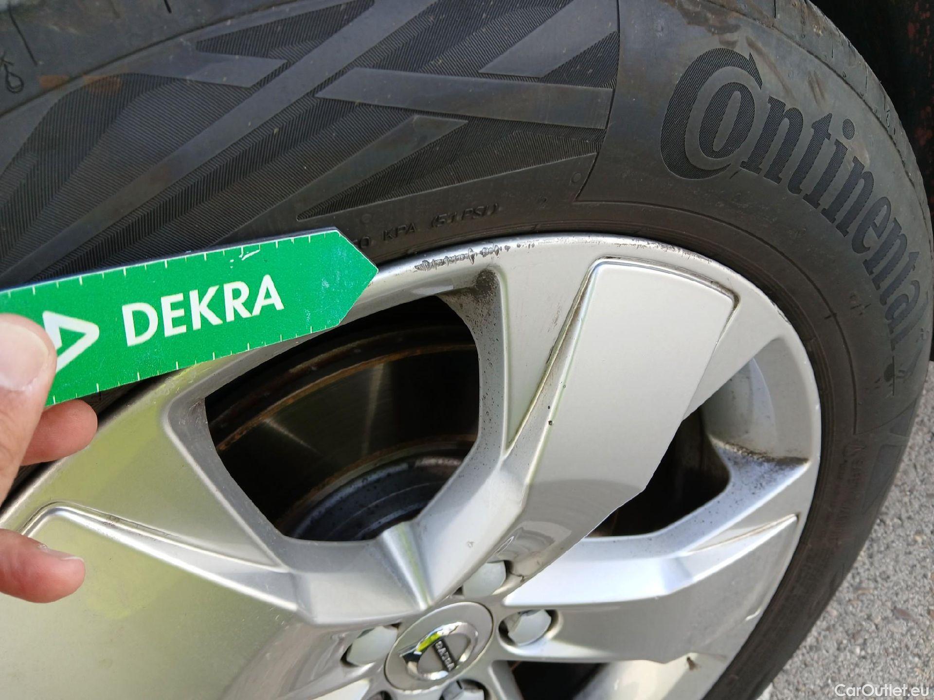  Volvo  XC 40 VOLVO XC40 / 2017 / 5P / todoterreno 2.0 B4 G AWD Momentum Pro Auto #4