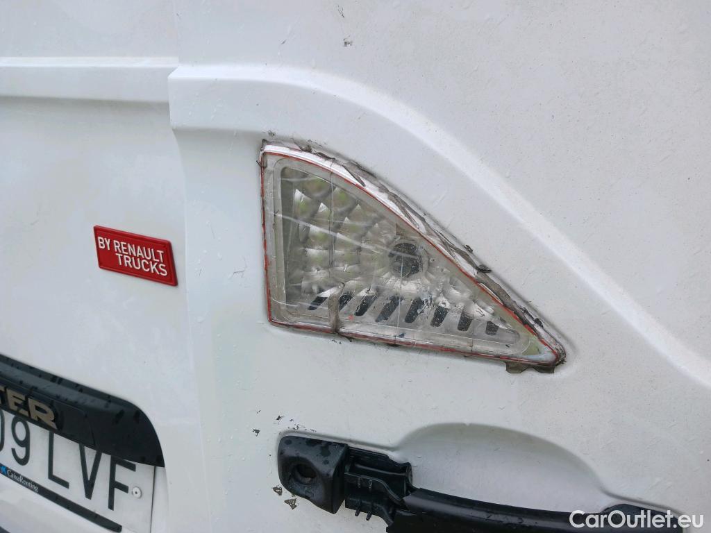  Renault  Master RENAULT TRUCKS UK  VU 4p 3G furgón Red Edition Van FWD 135CV L3H2 #22