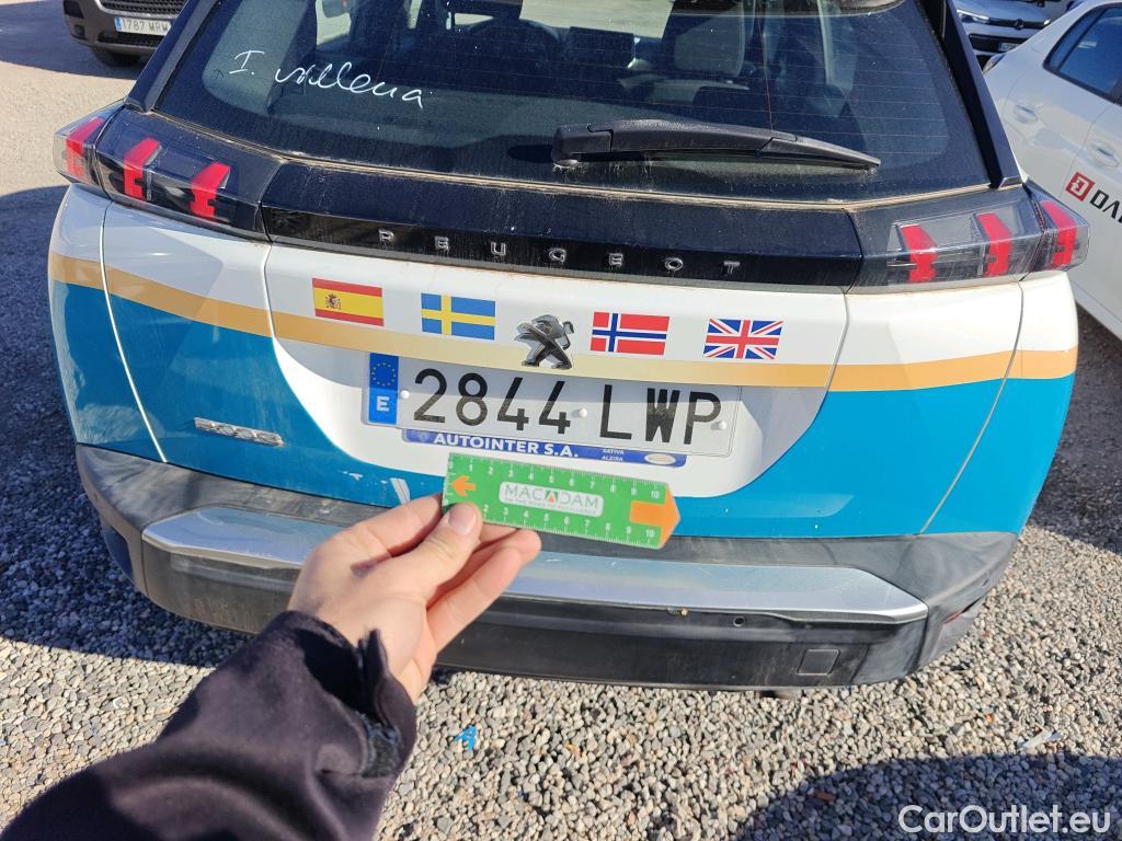  Peugeot  2008 PEUGEOT  / 2019 / 5P / todoterreno Active Puretech 100 S&S BVM6 #40