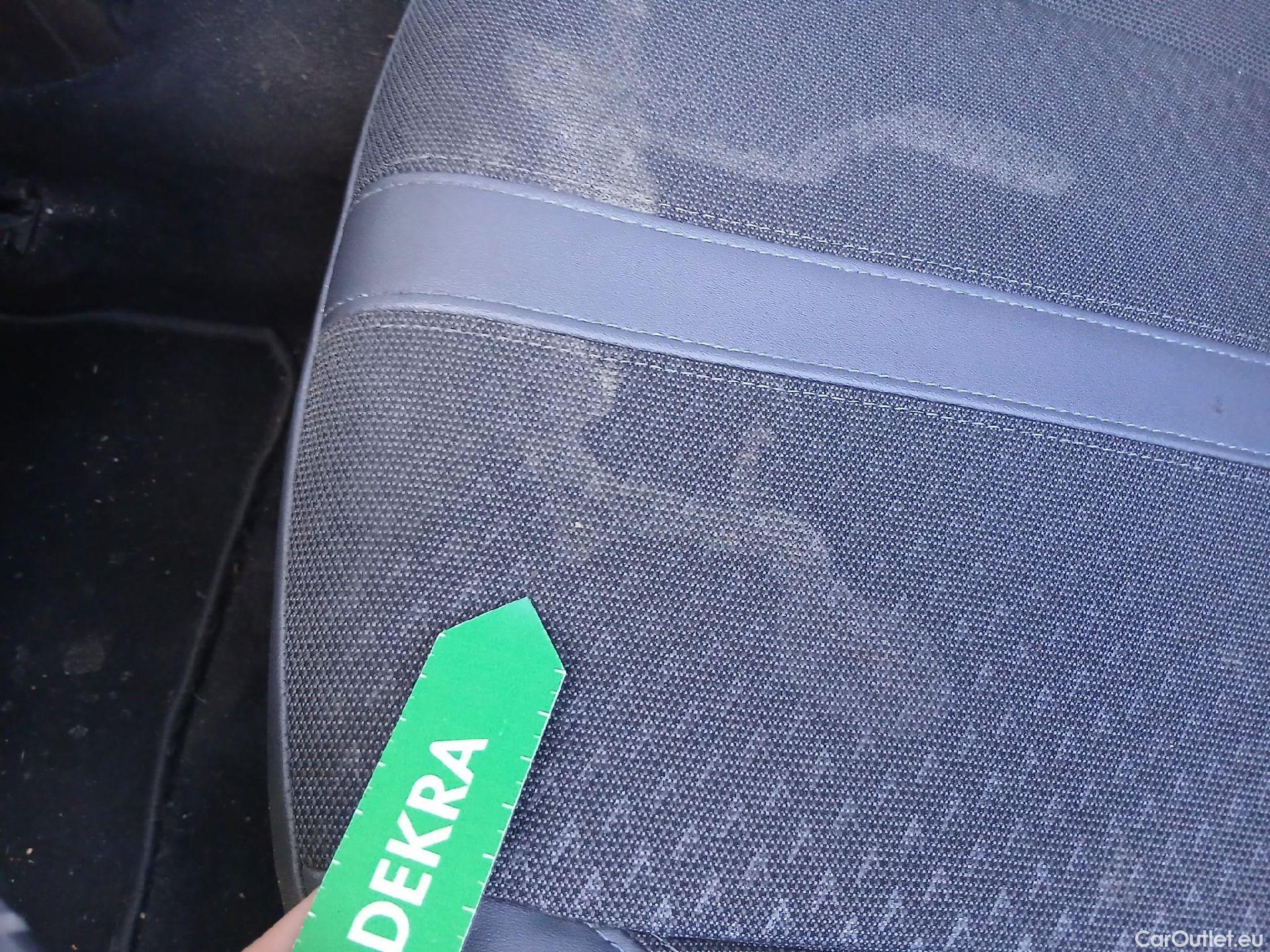  Peugeot  2008 PEUGEOT  / 2019 / 5P / todoterreno Allure Puretech 100 S&S BVM6 (CX) #29