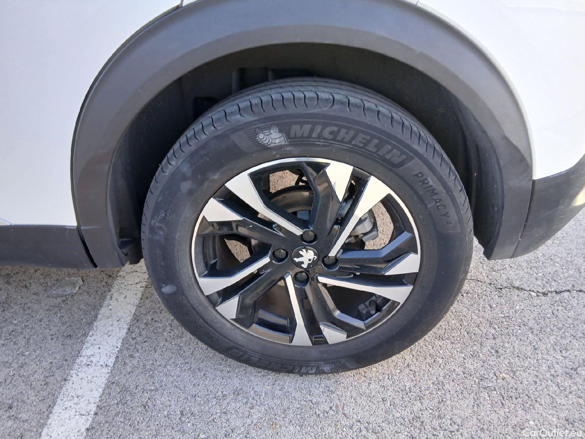  Peugeot  2008 PEUGEOT  / 2019 / 5P / todoterreno Allure Puretech 100 S&S BVM6 (CX) #25