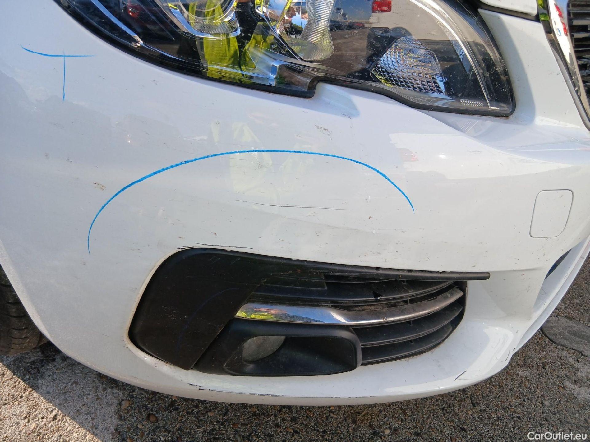  Peugeot  308 PEUGEOT  / 2017 / 5P / berlina con portón 5p Active Pack PureTech 110 S&S (AC) #15